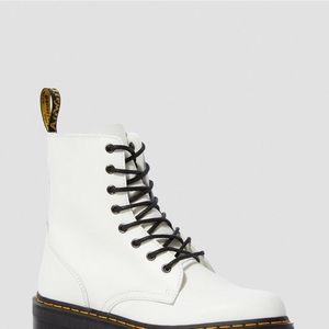 IOS🦋☁️White doc martens🦋don’t buy
